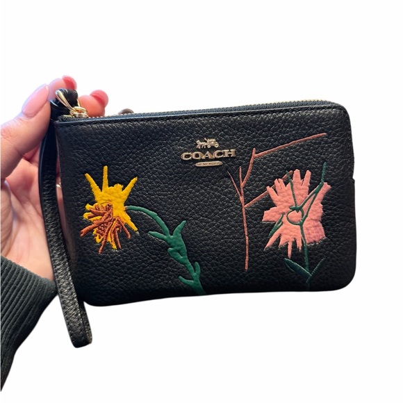 ✨NWOT - Coach X Jean Michel-Basquiat Corner Zip Wristlet✨ - Picture 3 of 7